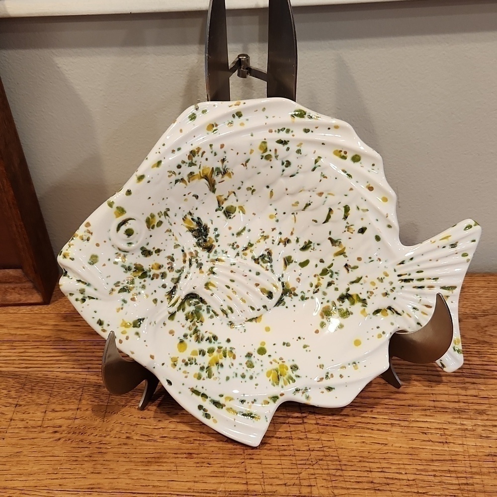 Mid Century splatter painted green and white fish glossy serving plates